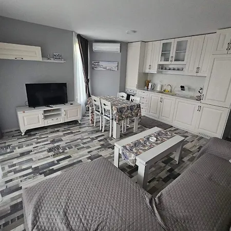 Denevi' Seaside - 2 Bedrooms Апартамент